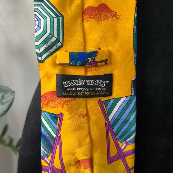 Looney Tunes Daffy Duck Silk Tie - Picture 4 of 5